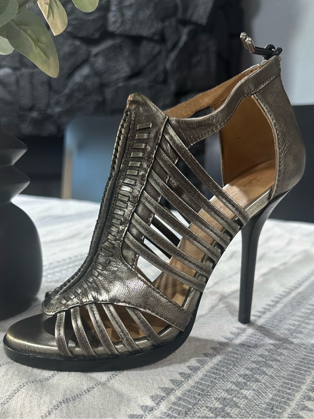 L.A.M.B. Kamy Gwen Stefani Metallic Heel Shoes Sz 6.5